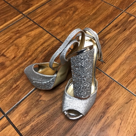 BADGLEY MISCHKA Shoes Open Toe Platform - Silver Sparkle-Size 9 -Good Condition - Picture 5 of 15